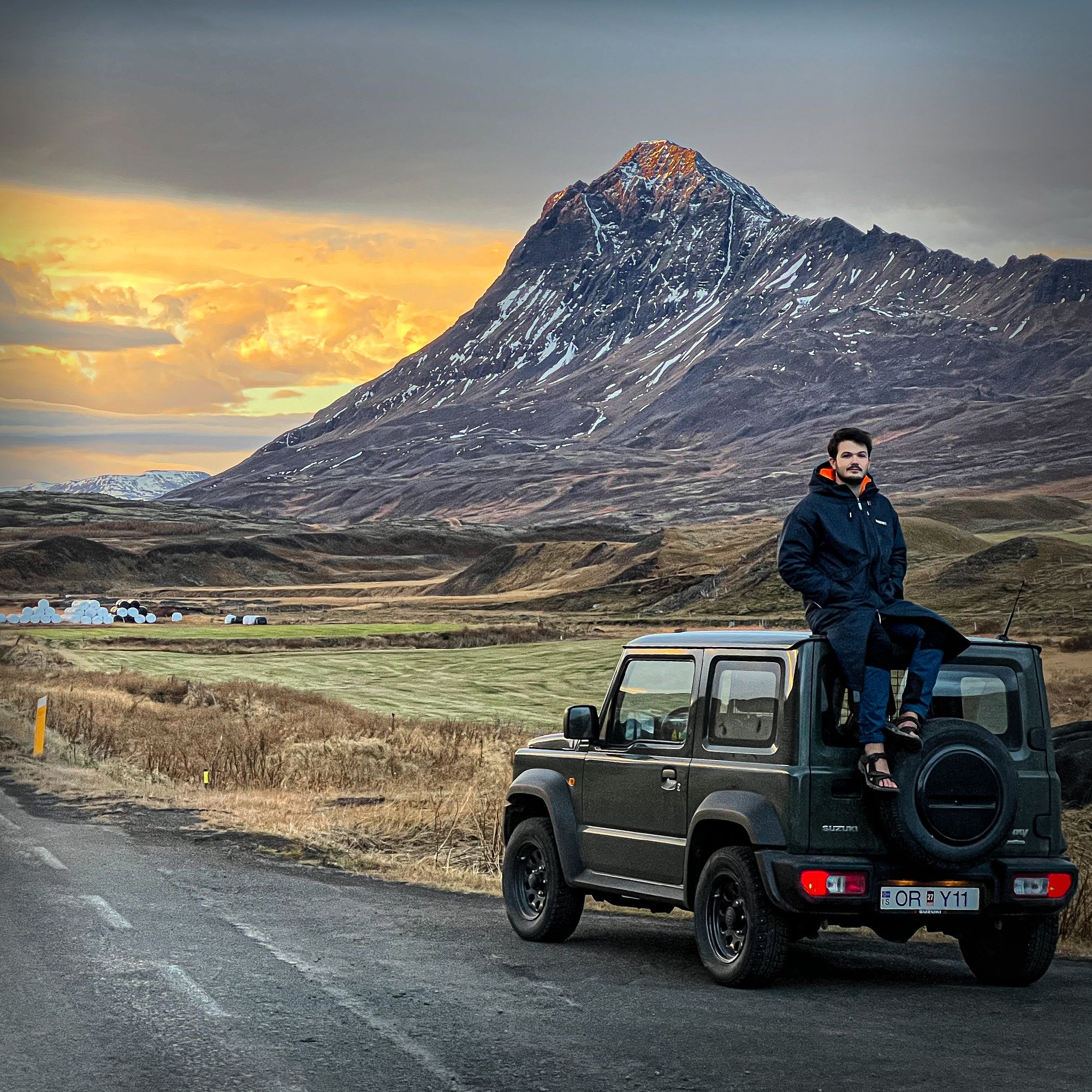 Wave 3 in 1 Waterproof & Windproof Changing Robe | Unisex | Navy Blue Wave Sups